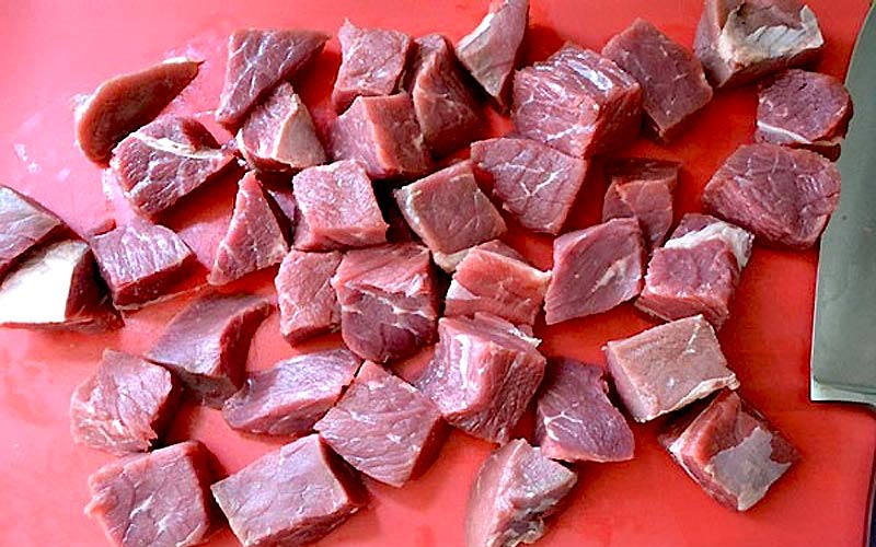 Bò thái miếng vuông