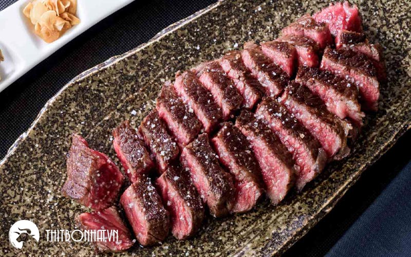 Steak thơm mềm từ lõi nạc vai bò Nhật A4 Kamichiku