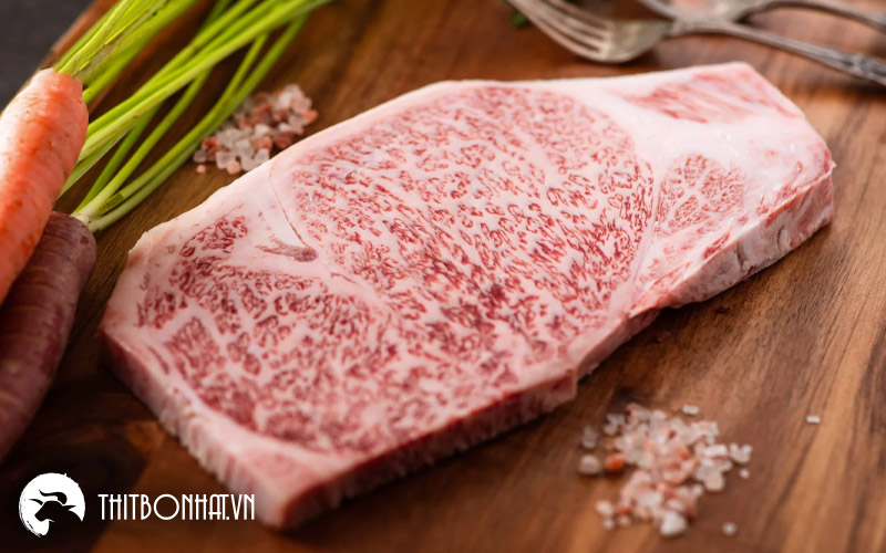 Bạn cần rã đông thịt bò Kobe từ từ về nhiệt độ phòng