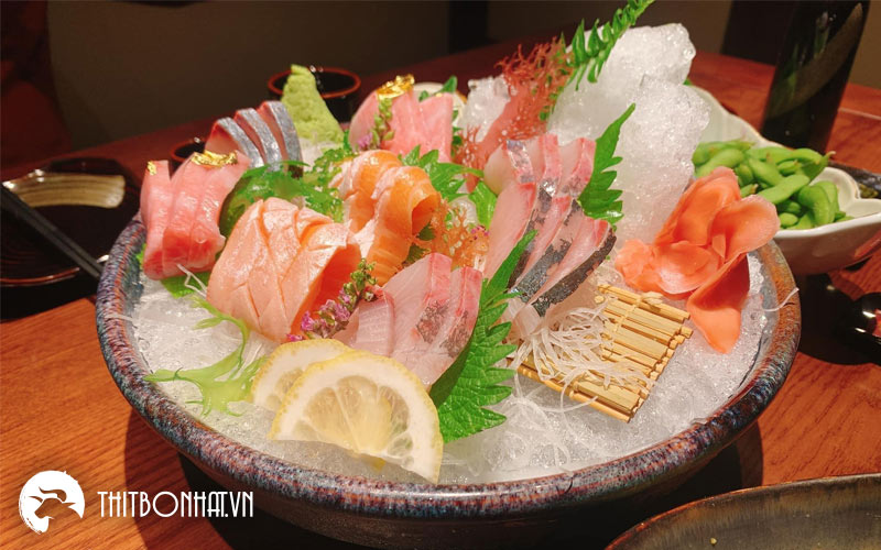Thưởng thức sashimi tại New Sake