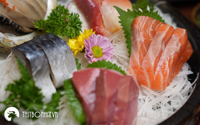 Thưởng thức sashimi tại Shinbashi