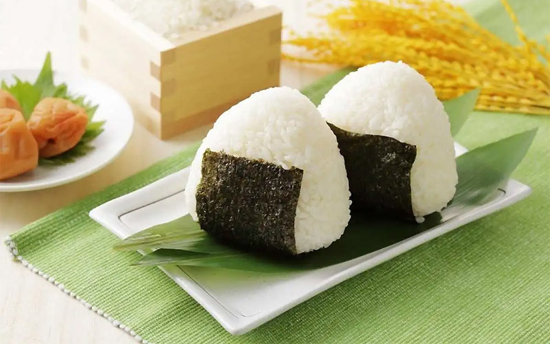 Nguồn gốc của onigiri Nhật Bản