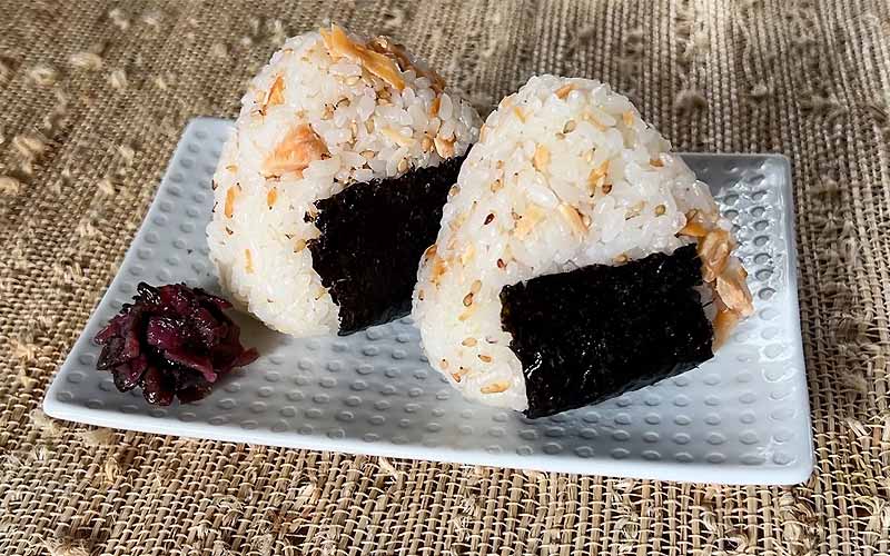 Onigiri cá hồi