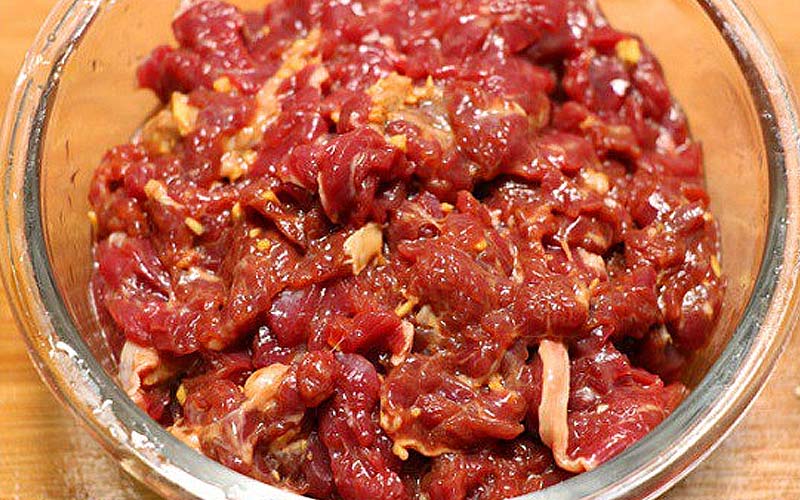 Sơ chế và ướp thịt bò