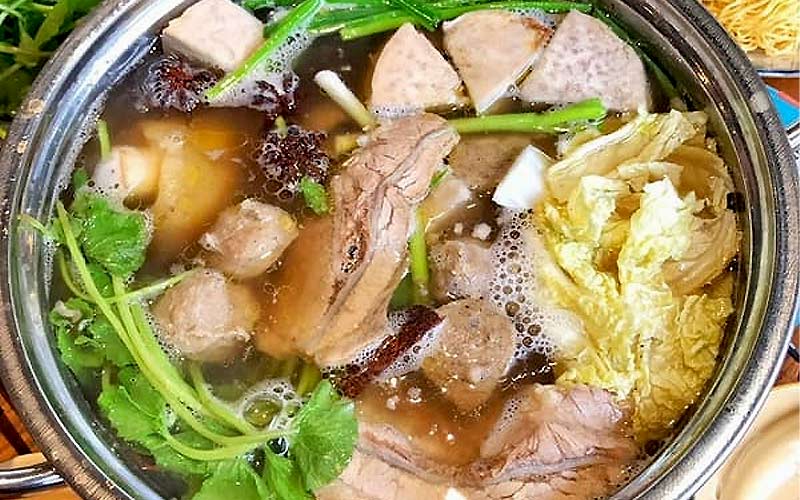 Cách nấu lẩu bò khoai môn