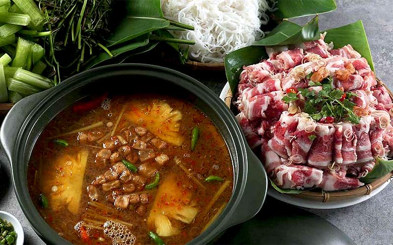 Nấu lẩu bò mắm ruốc
