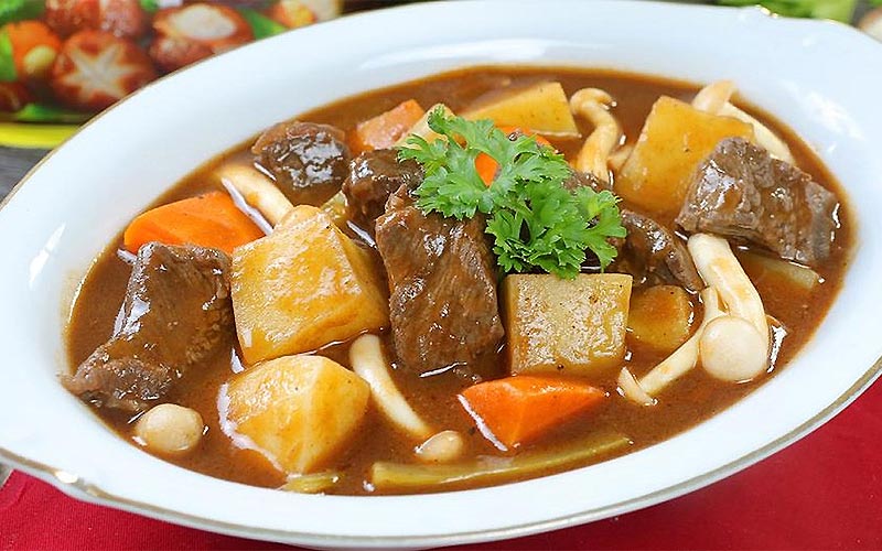 Cách nấu bắp bò hầm rau củ Cách nấu bắp bò hầm rau củ