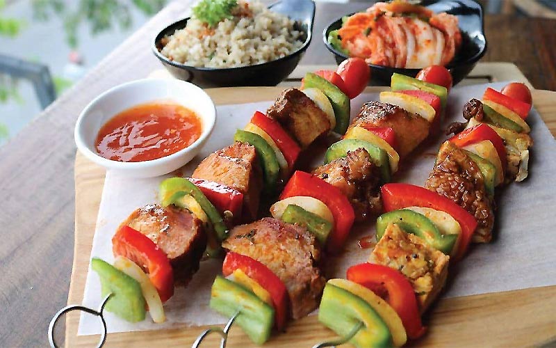 Thịt bò nướng xiên với rau củ