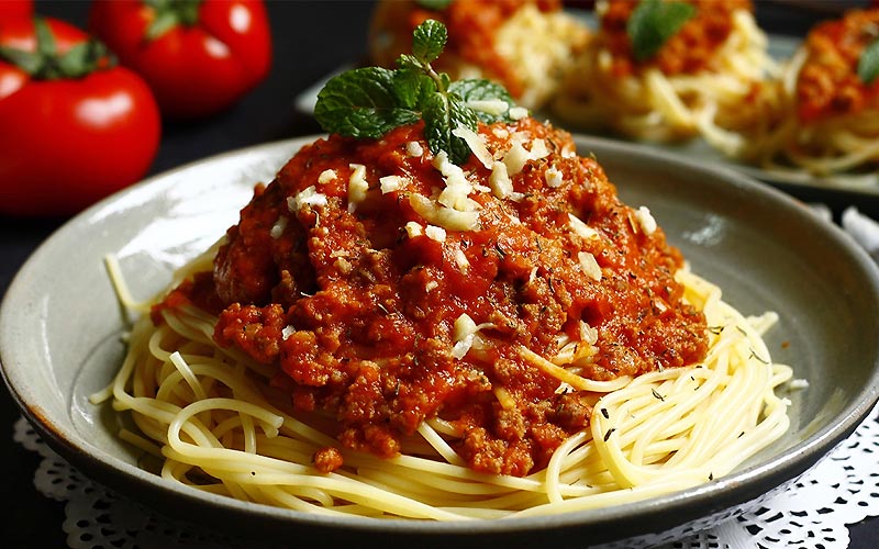 Cách nấu mỳ spaghetti sốt cà chua thịt bò Cách nấu mỳ spaghetti sốt cà chua thịt bò